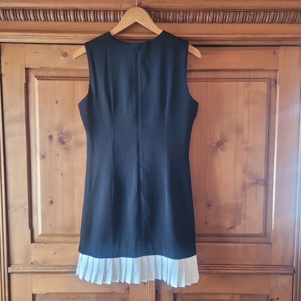 Lea & Viola Sleeveless Little Black Shift Above the Knee Dress. Size M - Picture 3 of 9